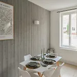 度假居 La Dame Avec Terrasse-